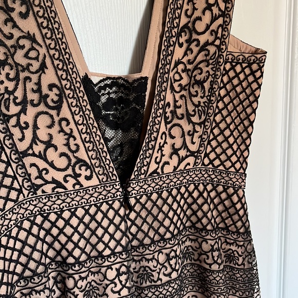 BCBG size 2 - Picture 3 of 4